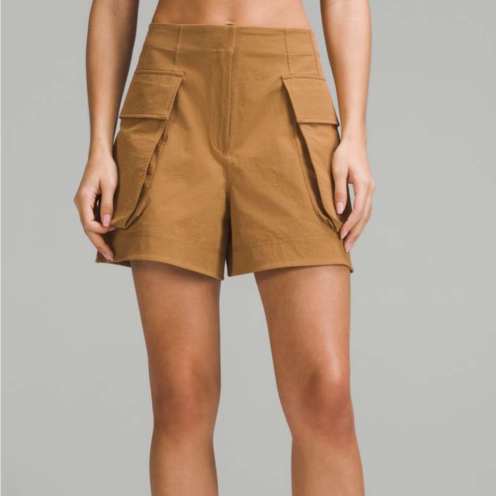 Relaxed Fit Super High Rise Cargo Short 4” (Bold Beige)